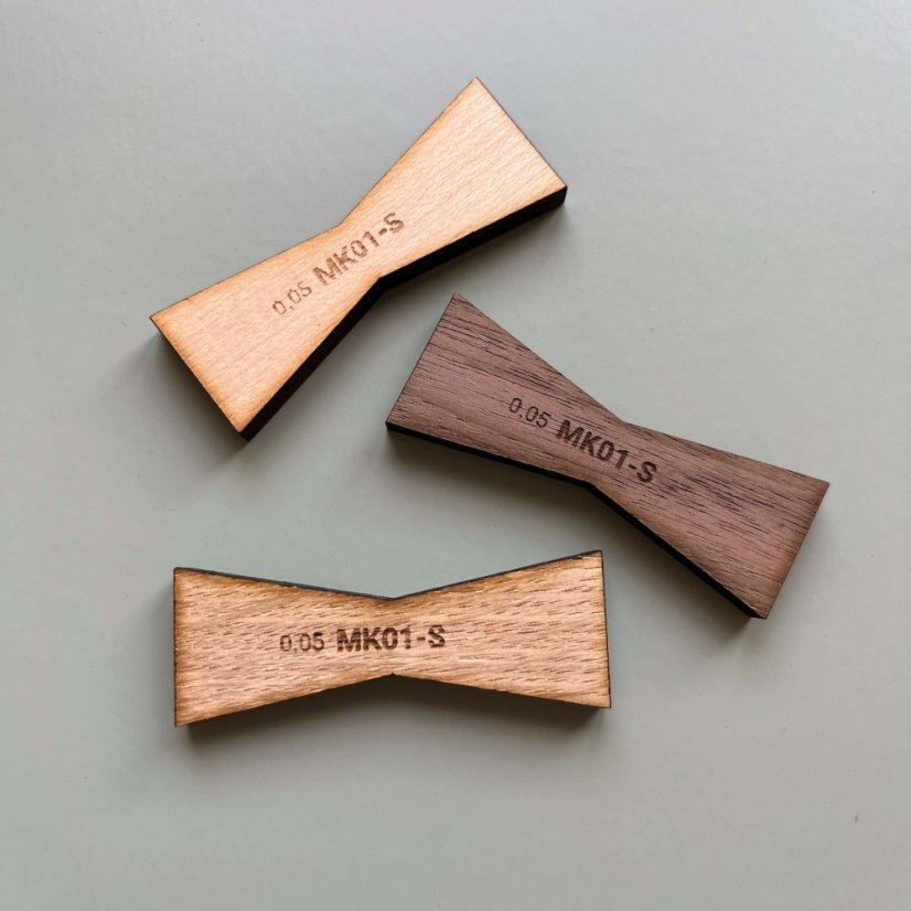 Motýlek - velikost S - dřevěná intarzie s ostrými rohy