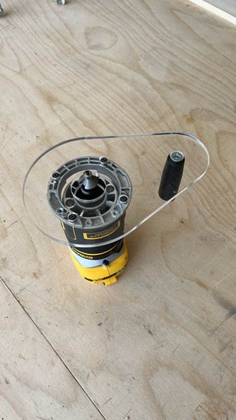 Základna s madlem pro frézu - ControlBase