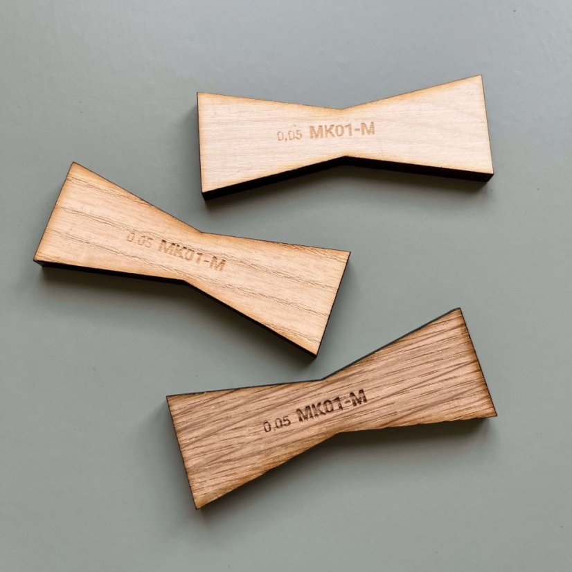 Motýlek - velikost M - dřevěná intarzie s ostrými rohy