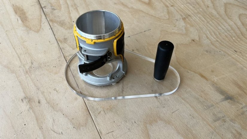 Základna s madlem pro frézu - ControlBase