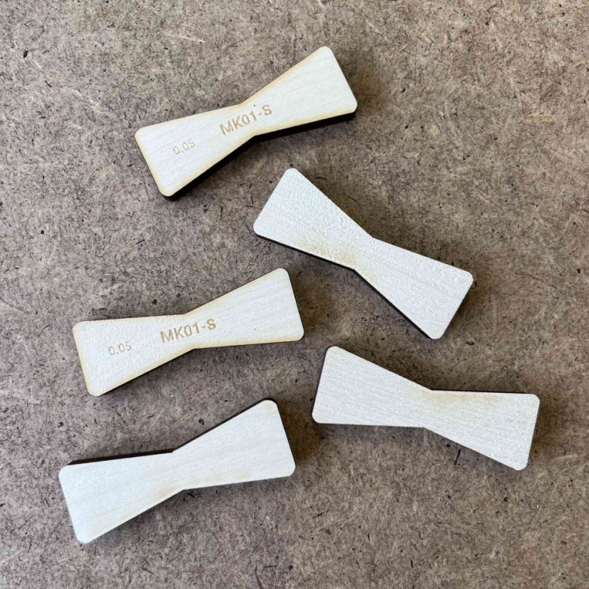 Motýlek - velikost S - dřevěná intarzie s kulatými rohy - Dřevo: Javor, Provedení rohů: Kulaté, Velikost motýlku: S - 60 x 22 mm, Tloušťka: 6 mm