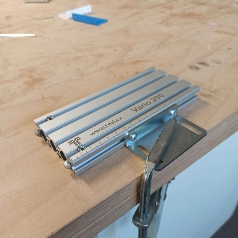 Úhelník pro šablony Vario